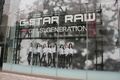 11月30日まで東京・原宿にある「ザ・シェルター トーキョー（The SHEL&apos; TTER TOKYO）」で開催された「G-STAR RAW×GIRLS’ GENERATION」ポップアップショップのショーウィンドー（2012年11月30日撮影）。(c)MODE PRESS
