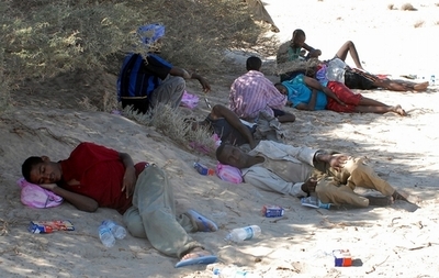 移民希望者ら、「追加料金払え」とイエメン沖で海に投げ出される