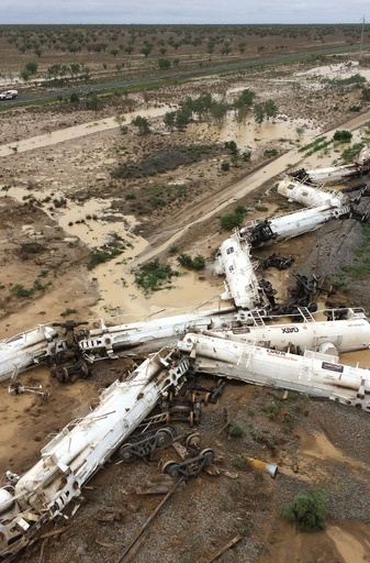 硫酸20万リットル積んだ貨物列車が脱線、豪クイーンズランド州