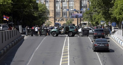 野党指導者の首相選出を否決、抗議デモで道路封鎖も アルメニア