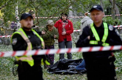 キーウにミサイル攻撃、3人死亡 ロシアは越境部隊「撃退」