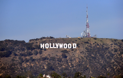 「ハリウッドサイン」下で切断された頭部と手見つかる