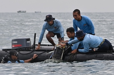 消息絶ったインドネシア旅客機 ジャワ海に墜落 人体の一部発見 写真5枚 国際ニュース Afpbb News