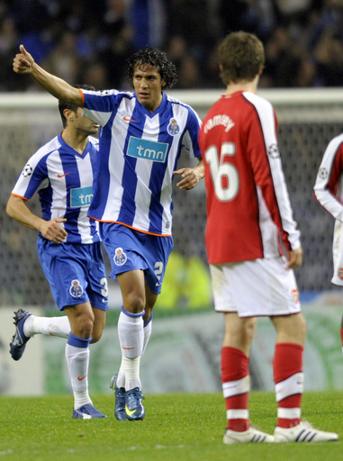 FCポルト アーセナルを下しグループ首位で決勝トーナメントへ