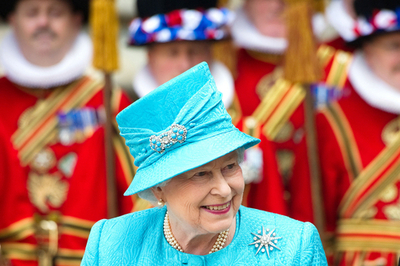 ケイトさんの両親、英女王と初めて面会