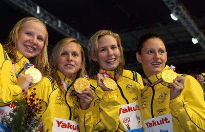 ＜第12回世界水泳選手権＞競泳、女子4x100メートル自由形リレーを制したオーストラリアに金メダルが授与される - オーストラリア