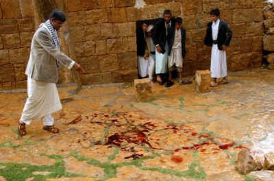 イエメン、モスクでの銃乱射で17人死傷