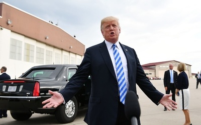 トランプ大統領、元顧問弁護士の口止め料支払いは「選挙違反でない」