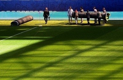 ロシアW杯のスタジアム、再びピッチ状態悪化 大急ぎで修繕へ