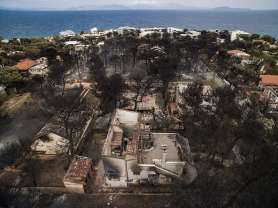 生きたまま焼かれた…ギリシャ山火事、死者81人に 新婚旅行の外国人も