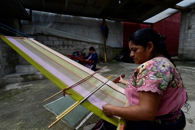 メキシコ先住民の手織り物、正当な評価を目指すプロジェクト