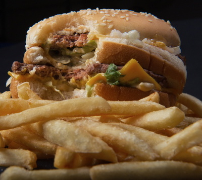 米国人のカロリー摂取量がわずかに改善、健康志向に 農務省