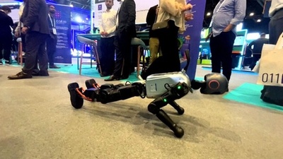 動画:腕立て伏せする人型ロボットも ドバイでAI展示会