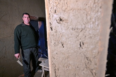 エコな土壁の家 ハンガリーで再注目