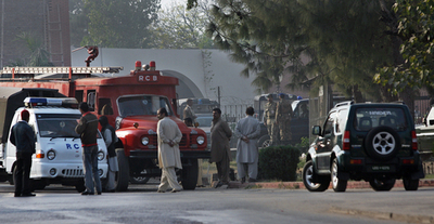 パキスタンの軍駐屯地で連続爆発事件、20人死亡、自爆テロの疑い