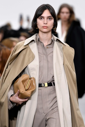 「セリーヌ」18年春夏