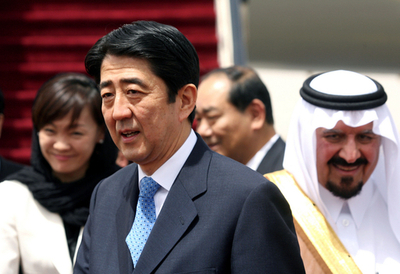 安倍首相が、中東歴訪最初の訪問国に到着 - サウジアラビア