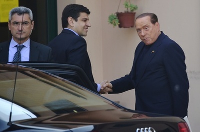 ベルルスコーニ元首相、社会奉仕活動を開始