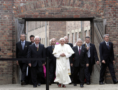 ローマ法王、アウシュビッツ・ビルケナウ強制収容所を訪問 - ポーランド