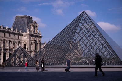 ナチス略奪絵画、返還受けた所有者がルーブルに寄贈