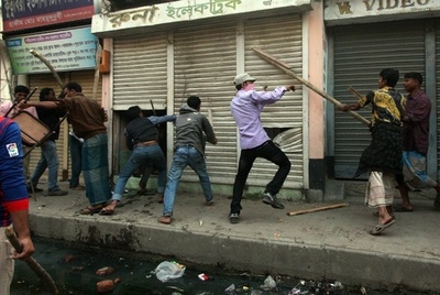 戦犯法廷めぐる暴動が激化、死傷者76人に バングラデシュ