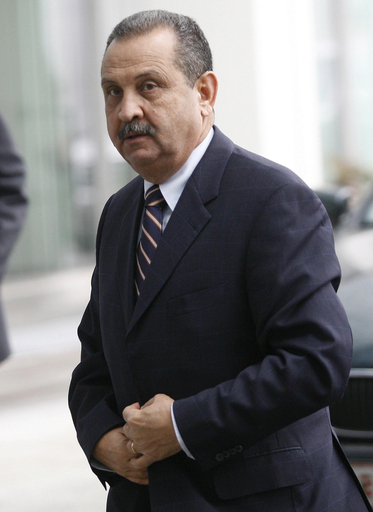 リビア石油相がチュニジアに出国、亡命か