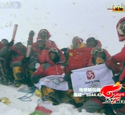 北京五輪聖火、エベレスト登頂