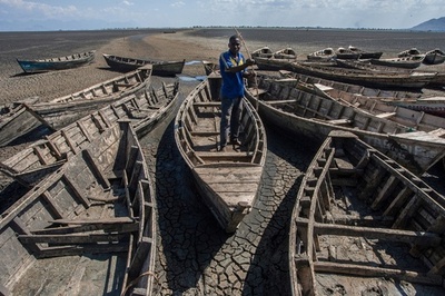 むき出しになった湖底、気候変動で深刻化する干ばつ マラウイ