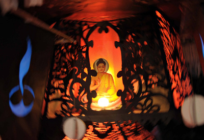 腕に仏像タトゥーの英国人、「仏教冒とく」とスリランカで入国拒否