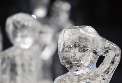 子ども100人の氷の立像、「消えゆく未来」に警鐘 北京