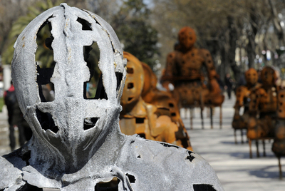 マドリード路上に甲冑ずらり、スペイン