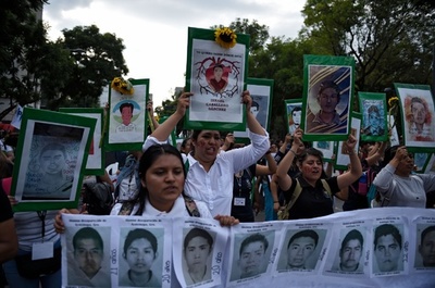 メキシコ、学生43人失踪から5年 「国家」の犯罪として再捜査へ