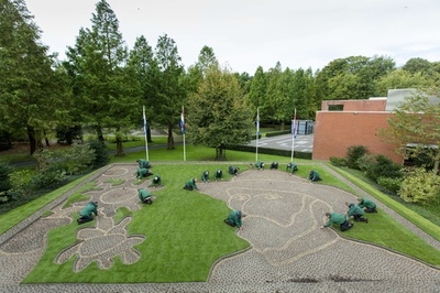 チューリップで描くゴッホ、春に向け球根植え込み オランダ