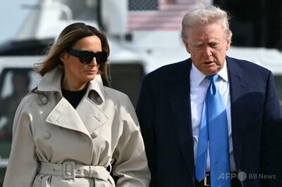 トランプ氏、「多忙」のため妻の誕生日はエアフォースワンでディナー