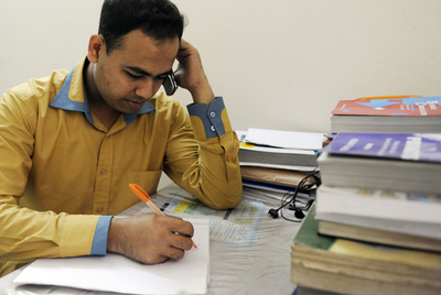 携帯電話で英語レッスン、バングラデシュで大人気