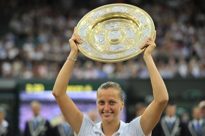 クビトバが3年ぶりのウィンブルドン制覇、ブシャール寄せつけず