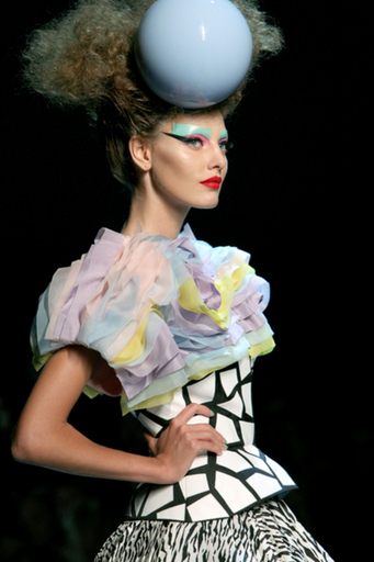 「クリスチャン ディオール」は指揮者のいないオーケストラ、CEOらがコメント