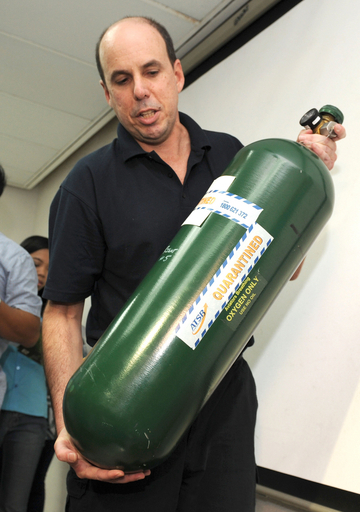 カンタス機の穴開き事故、原因は酸素シリンダーの爆発 豪運輸安全局