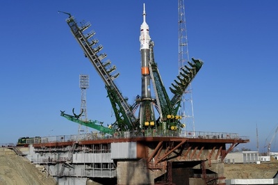 ISSへの発射準備、仏露米の飛行士3人が搭乗へ カザフスタン