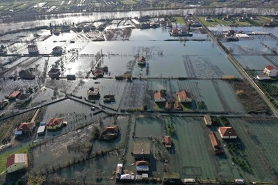 豪雨続いたアルバニア、広い範囲で浸水被害
