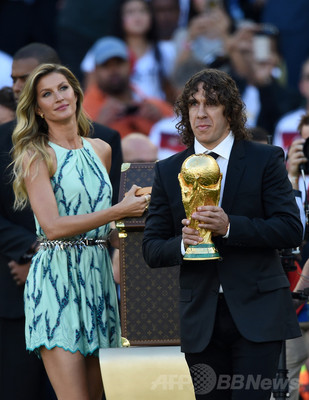 ジゼル・ブンチェン、W杯ブラジル大会最後を飾ったドレスとは? ジゼル・ブンチェン、W杯ブラジル大会最後を飾ったドレスとは?