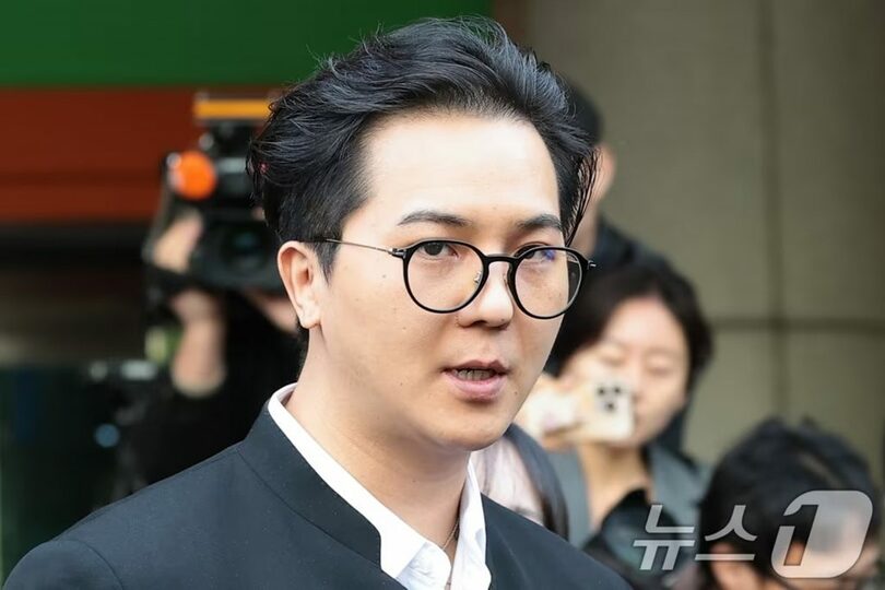 ソウル西部地裁での初公判を終え、移動するソン・ミノ(c)news1