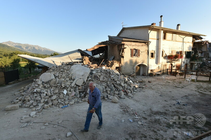 伊地震被害の町、仏紙シャルリーを提訴 被災者風刺は「侮辱」