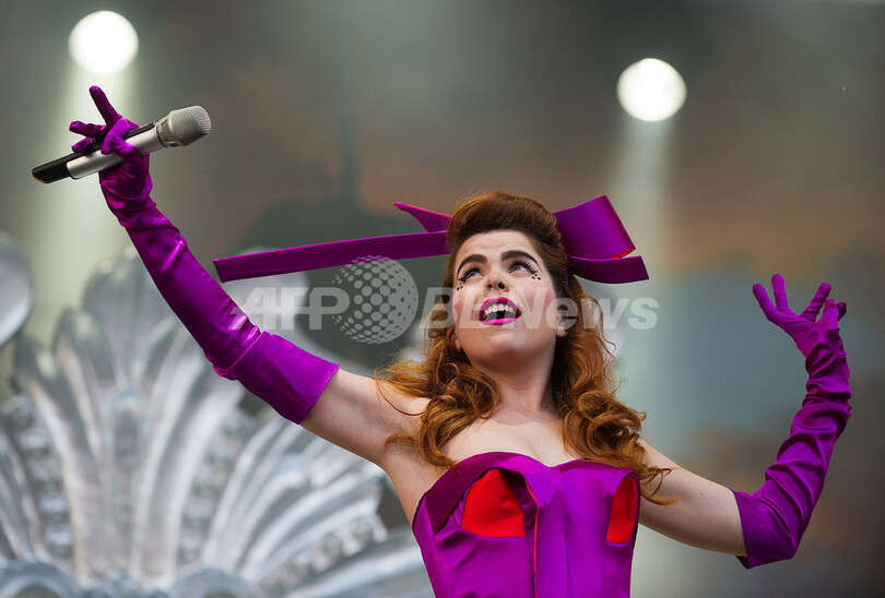 英野外フェス「ビッグ・チル」大盛況、集団ヌード撮影も