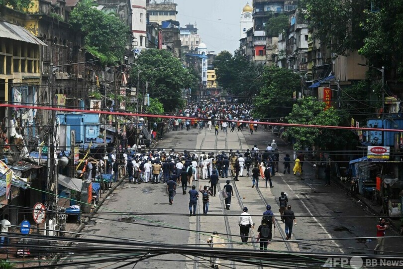 インド研修医暴行殺人、抗議デモが対立政党支持者間の衝突に
