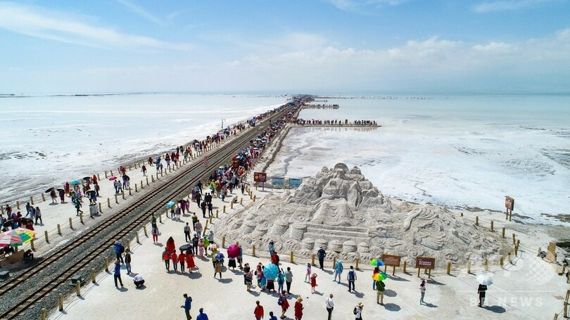 天空の鏡 のはずがプラスチックゴミあふれる 青海のチャカ塩湖 写真2枚 国際ニュース Afpbb News