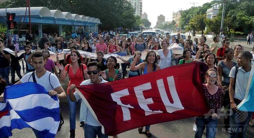 歓喜に沸くキューバ国民、米との国交正常化交渉で