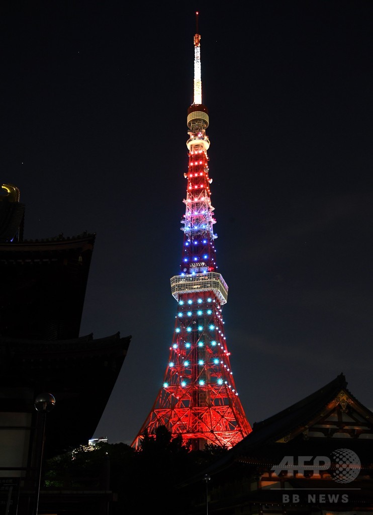 東京タワーがパラリンピック色に、開幕祝う