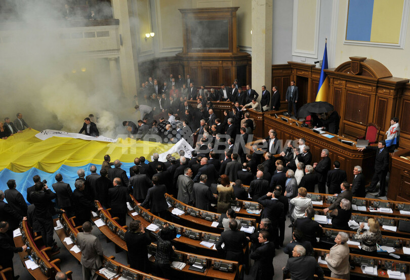 ウクライナ議会、露海軍の駐留期限延長で大パニックに