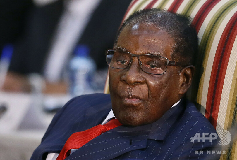 ジンバブエの故ムガベ前大統領、故郷の村に埋葬へ 遺族の意向